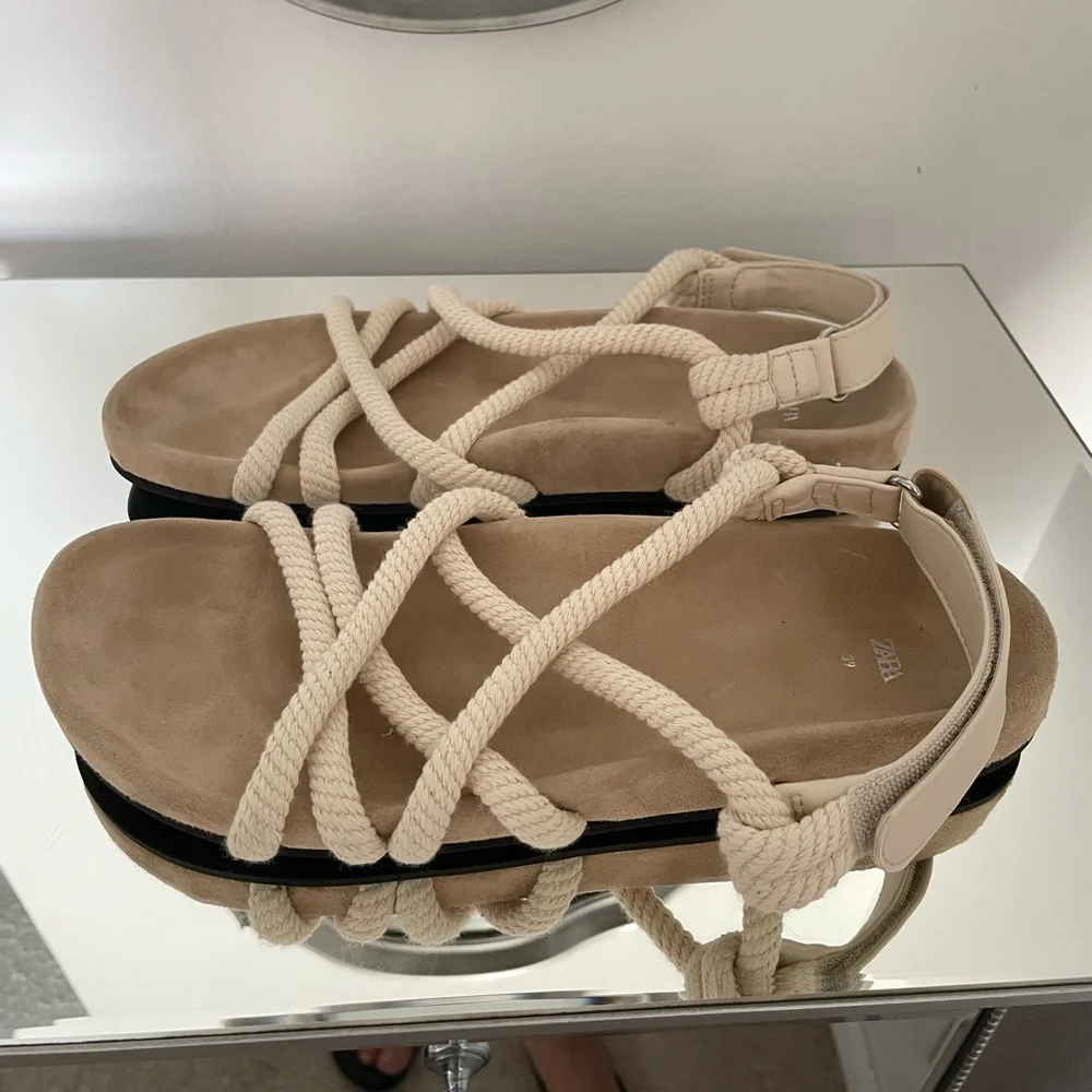 Zara Women's Beige and Cream Sandals - Picture 3 of 8